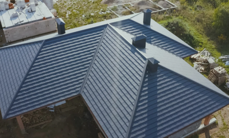 How Roofing Contractors Handle Emergency Roof Repairs Effectively