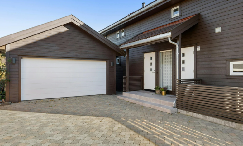How to Choose the Right Garage Door Service Company